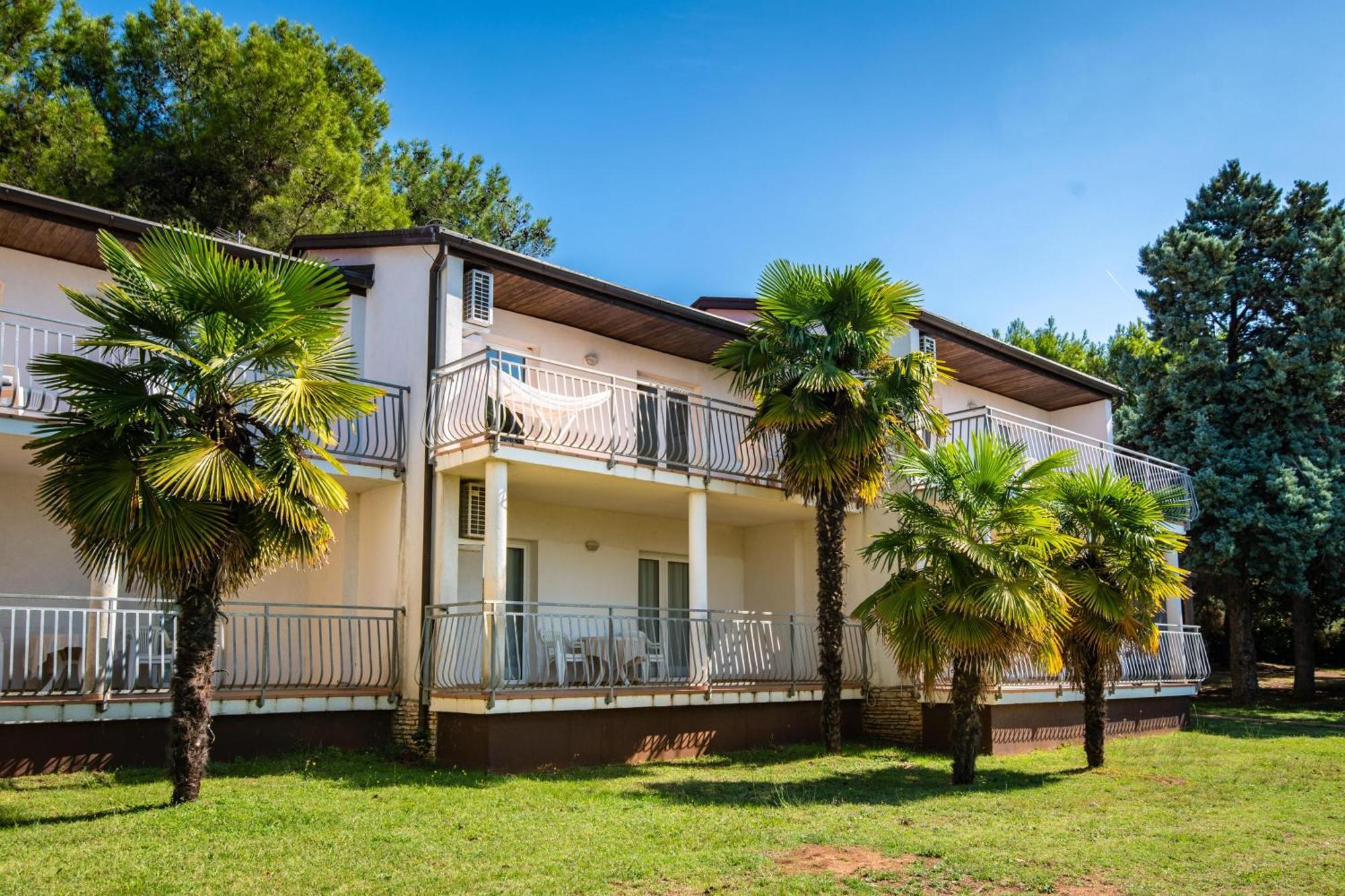 Ai Pini Medulin Resort Extérieur photo