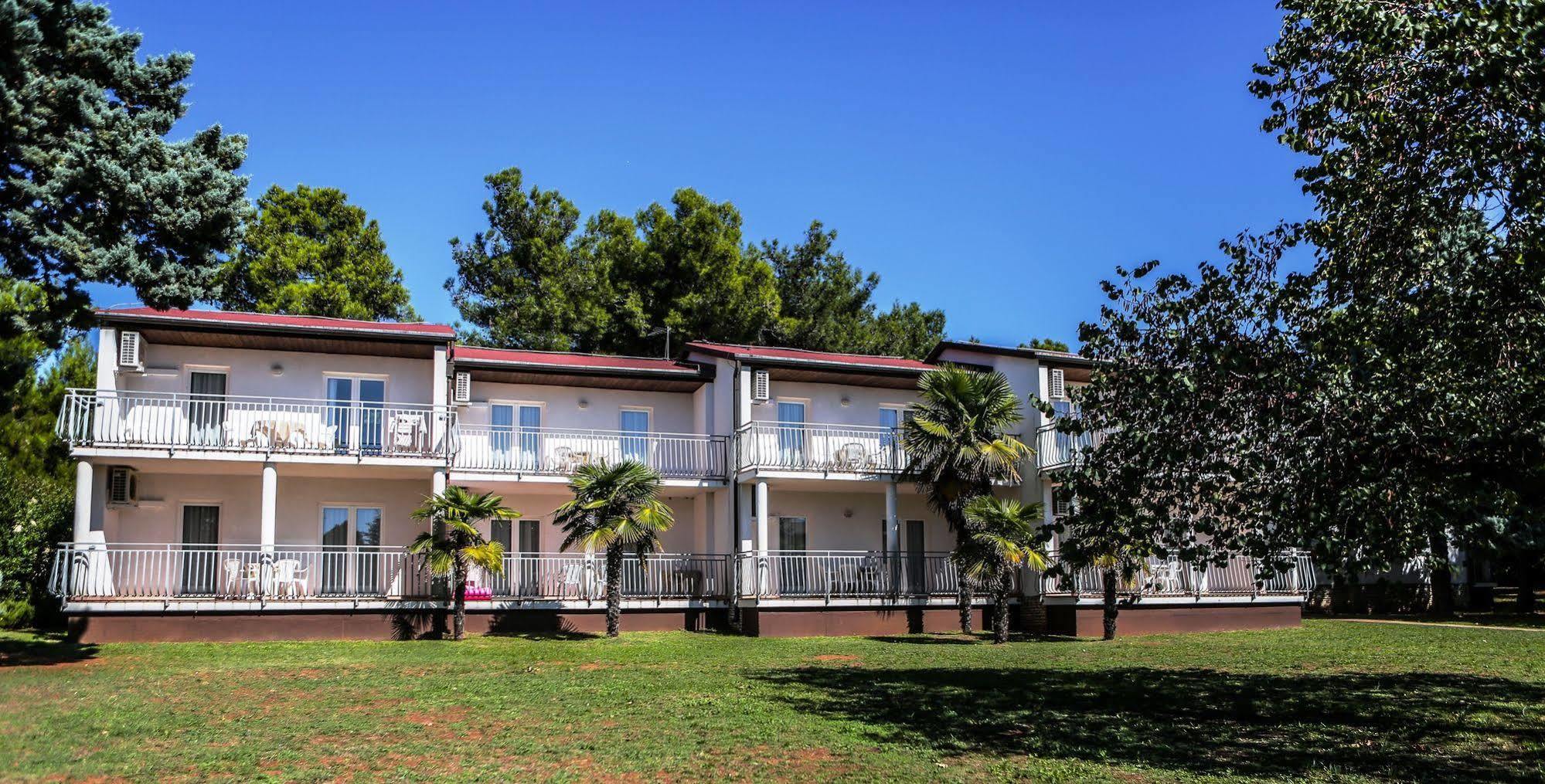 Ai Pini Medulin Resort Extérieur photo