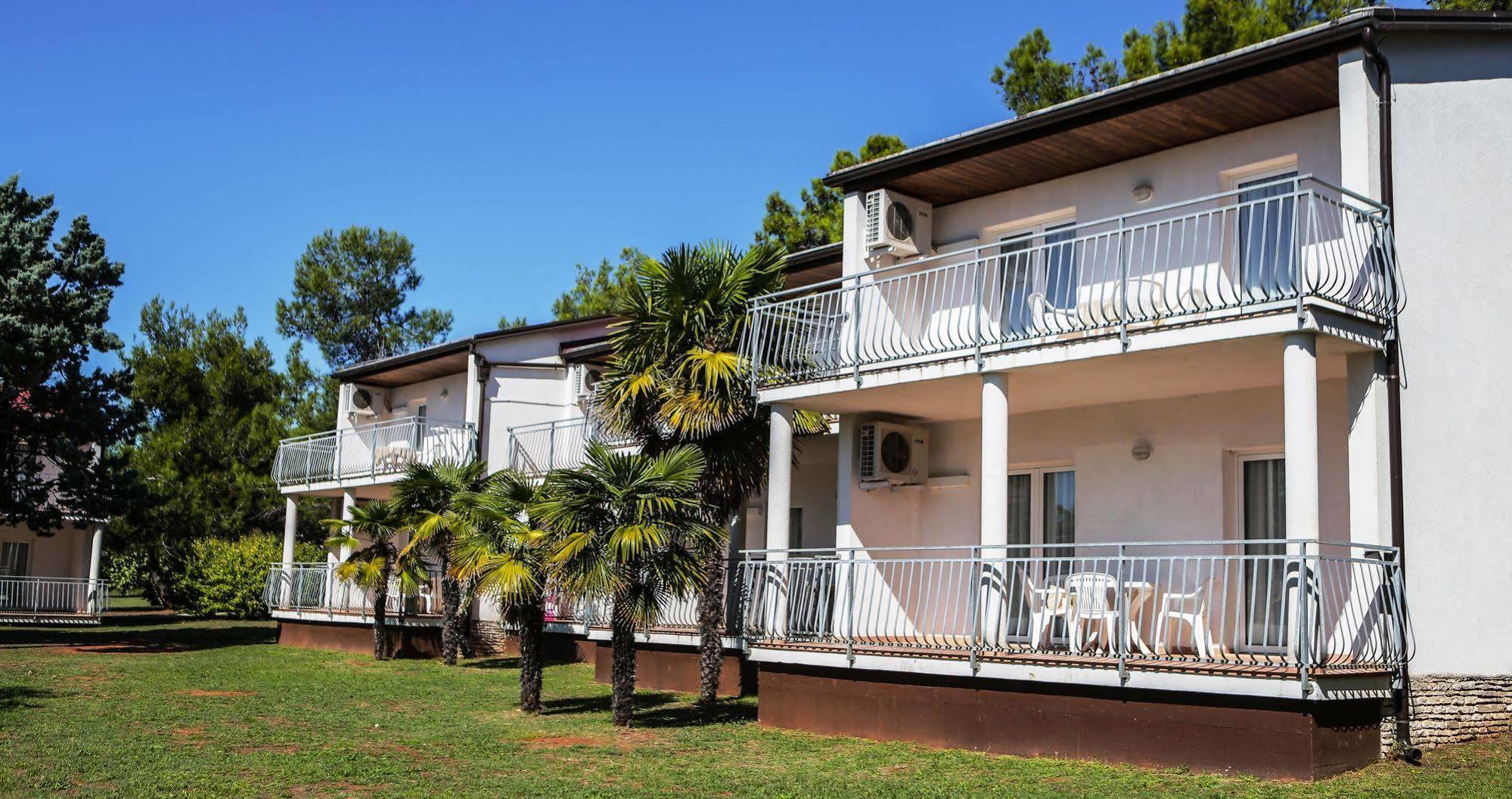 Ai Pini Medulin Resort Extérieur photo
